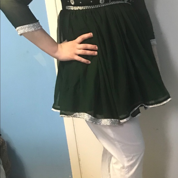 Green embroidered peplum with open shoulders!! - Picture 2 of 3